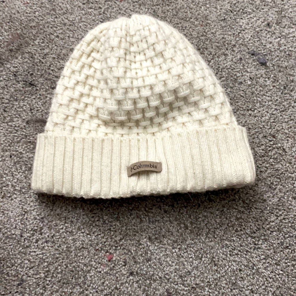 cream colored columbia beanie